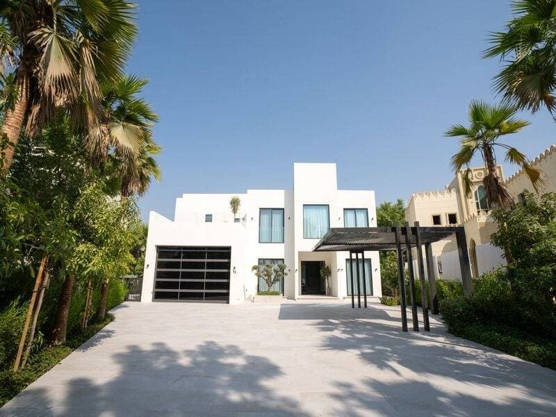 Upgraded Oasis Villa | Sunset Lake Frontage